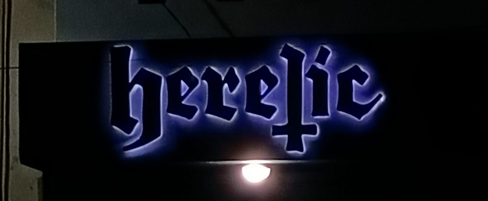 huruf timbul backlight