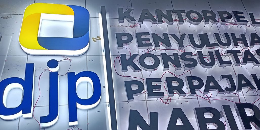 neonbox huruf timbul stainless