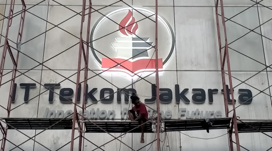 huruf timbul it telkom jakarta